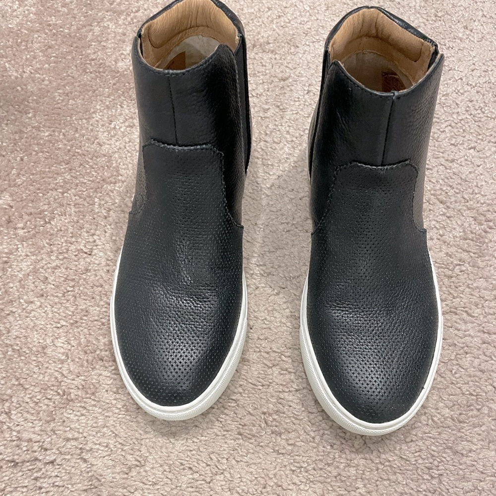 Keneth Cole booties